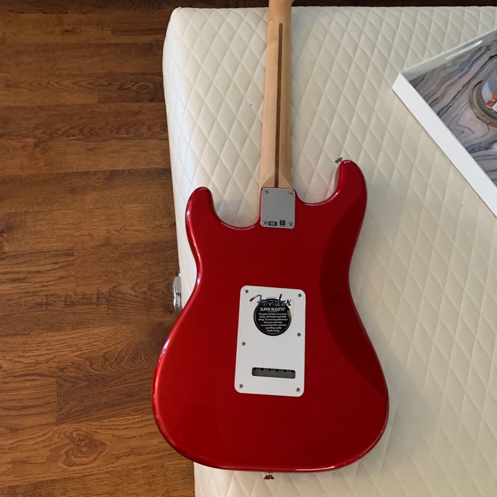 Red Fender Stratocaster signed by Bret Michaels - Picture 5 of 8